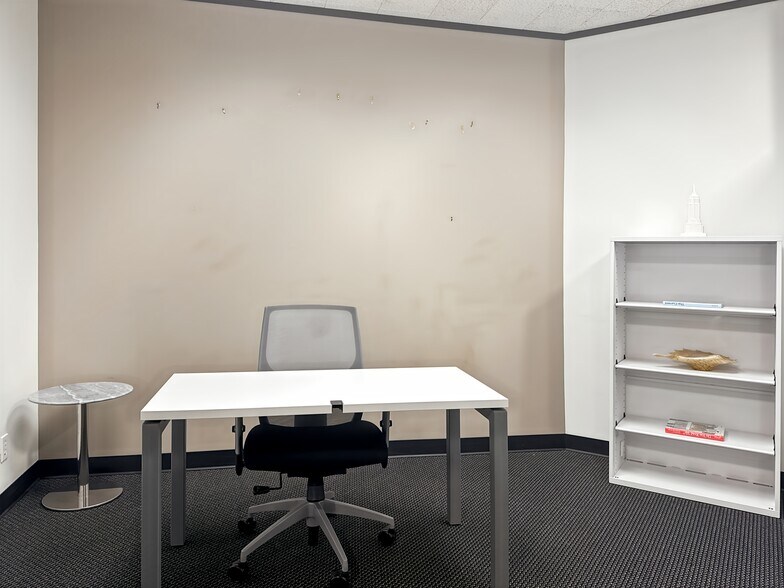 More Photos Of 1100 Poydras St, New Orleans Coworking Space