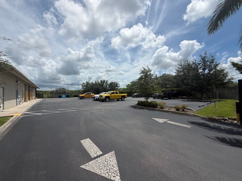 More Photos Of 3519 Plover Ave, Naples Warehouse For Lease