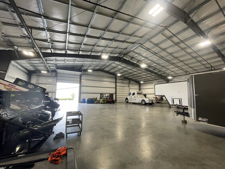 More Photos Of 6655 NE 15th St, Des Moines Warehouse For Lease