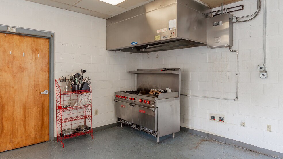 More Photos Of 81 Evick Dr, Franklin Flex For Sale