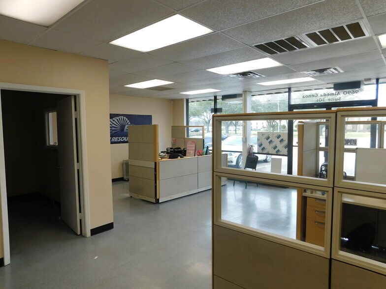More Photos Of 9700 Almeda Genoa Rd, Houston Flex For Lease
