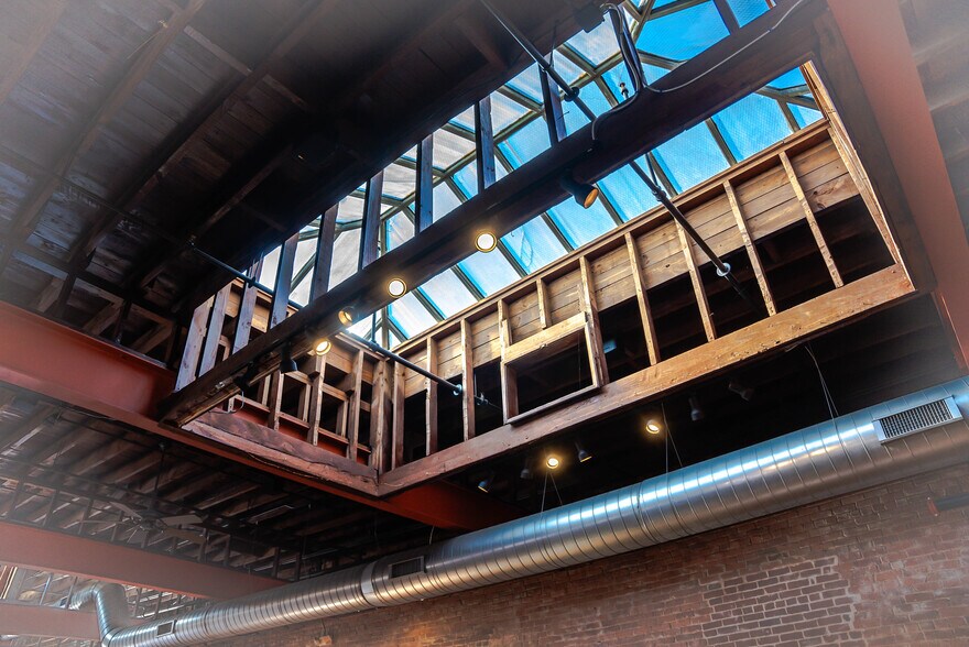 More Photos Of 146 Maxwell Ave, Greenwood Restaurant For Lease