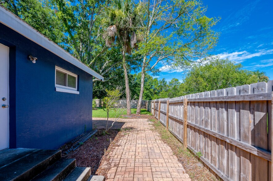 More Photos Of 112 Center St, Daytona Beach Office Residential For Sale