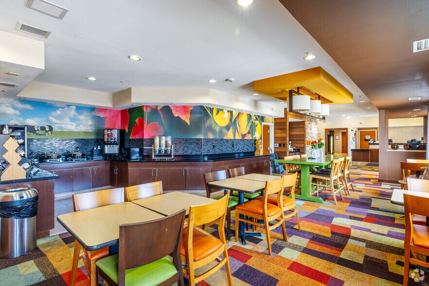 More Photos Of 4221 Industrial Ave, Lincoln Hotel For Sale