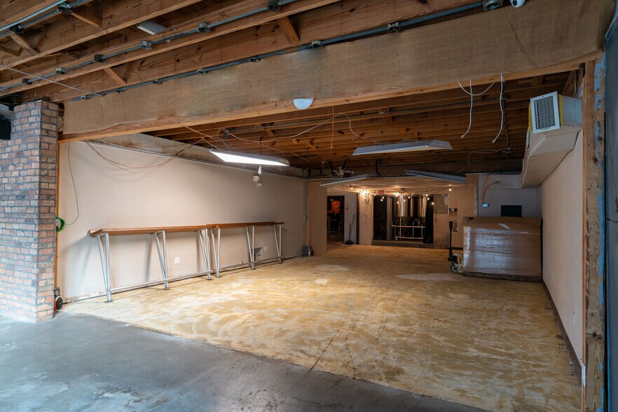 More Photos Of 1745 1st Ave S, Saint Petersburg Bar For Sale