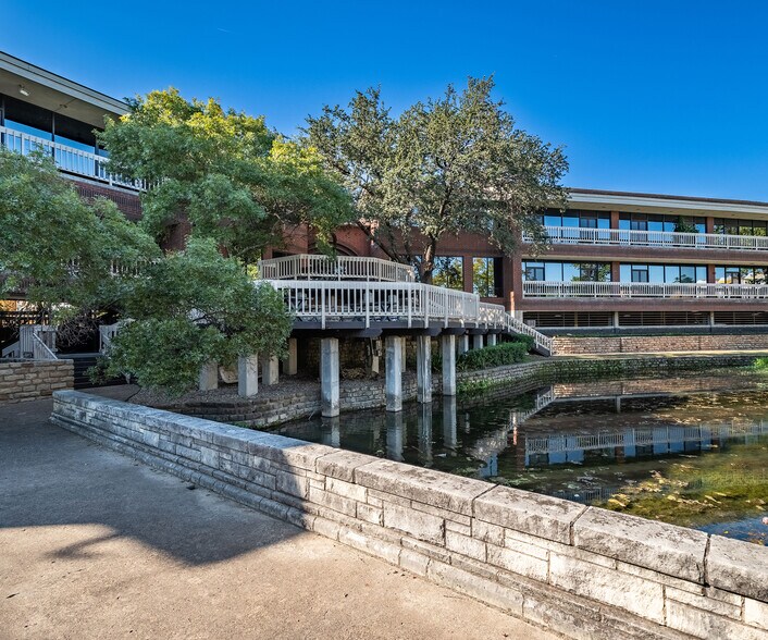 More Photos Of 9535 Forest Ln, Dallas Office For Lease