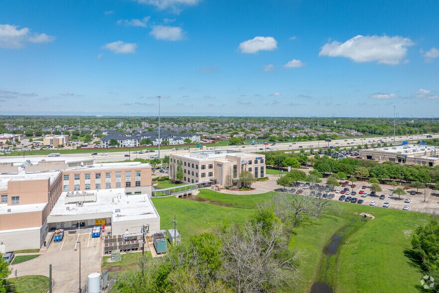 More Photos Of 22001 Southwest Freeway, Richmond Medical For Lease