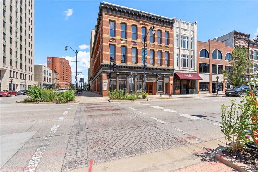 More Photos Of 200 S 6th St, Springfield Office For Sale