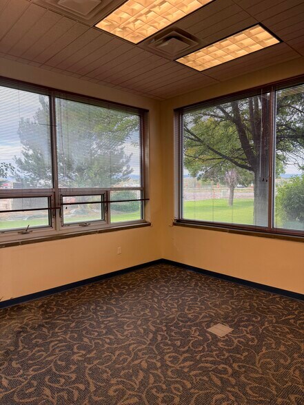 More Photos Of 3684 N Townsend Ave, Montrose Flex For Sale