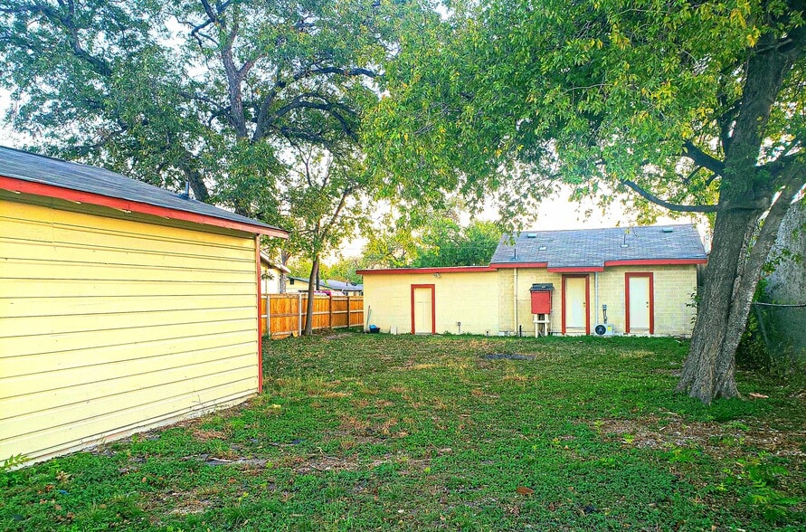 More Photos Of 1211 Gladstone, San Antonio Specialty For Sale