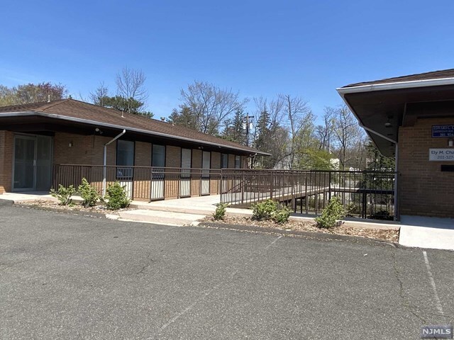 Primary Photo Of 1 De Mercurio Dr, Allendale Medical For Lease