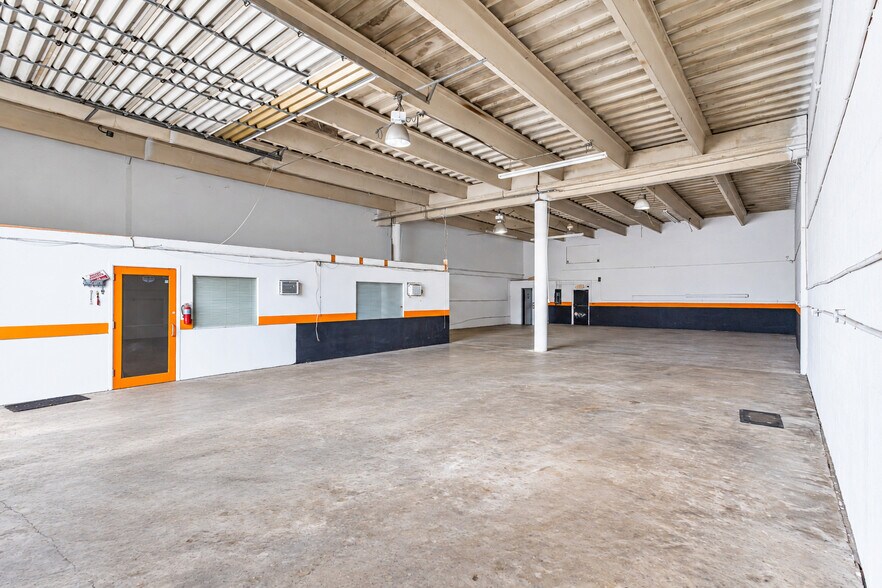 More Photos Of 1921-1959 NE 153rd St, North Miami Beach Warehouse For Sale