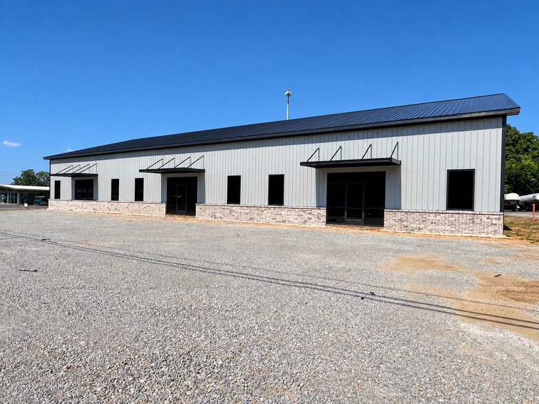 More Photos Of 3651 Eastend Dr, Humboldt Flex For Lease