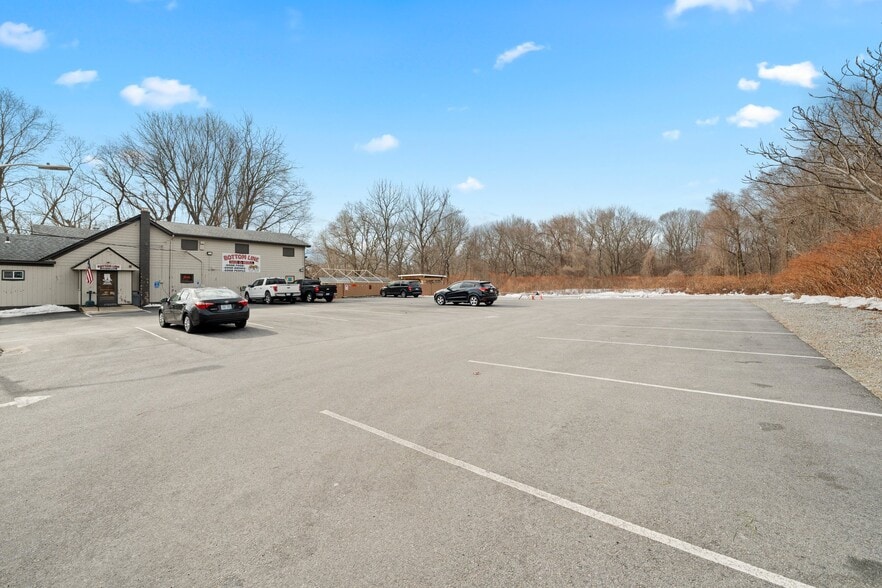 More Photos Of 415 Palmer Ave, Warwick Bar For Sale