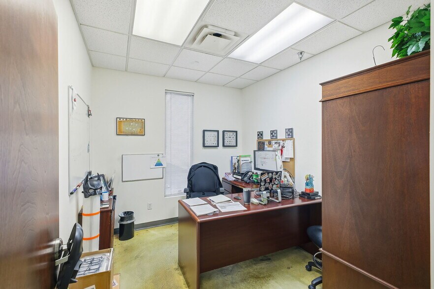 More Photos Of 315 N Park Dr, San Antonio Warehouse For Sale