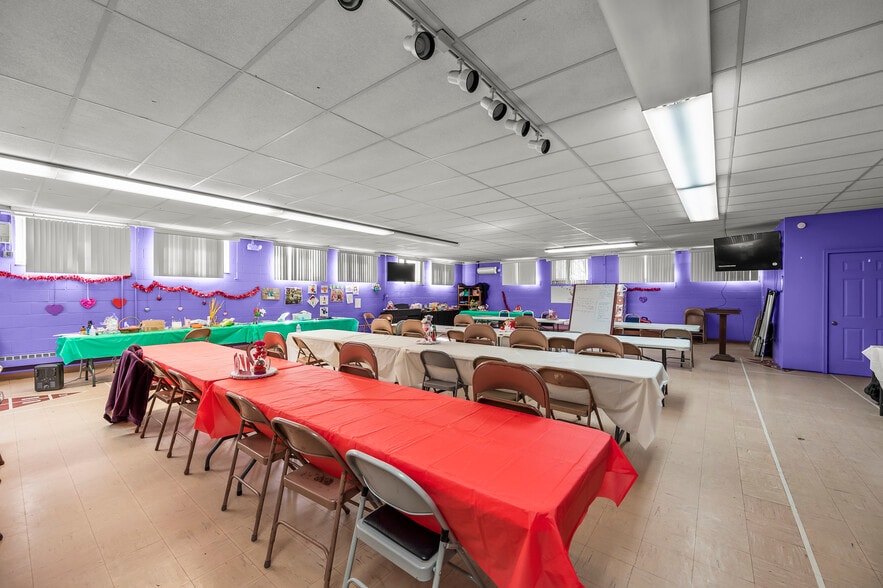 More Photos Of 1619 W Ward Ave, High Point Specialty For Lease