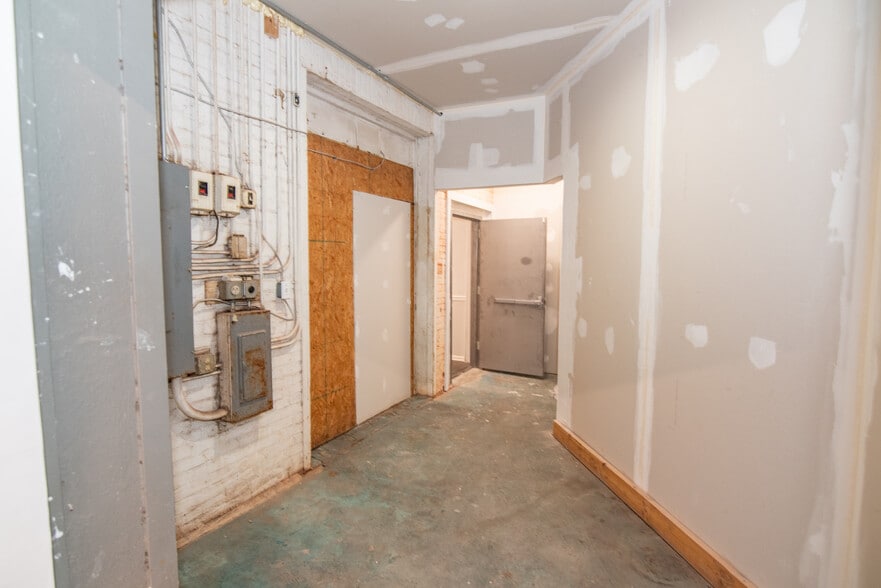 More Photos Of 4128 Hayward Ave, Baltimore Warehouse For Sale