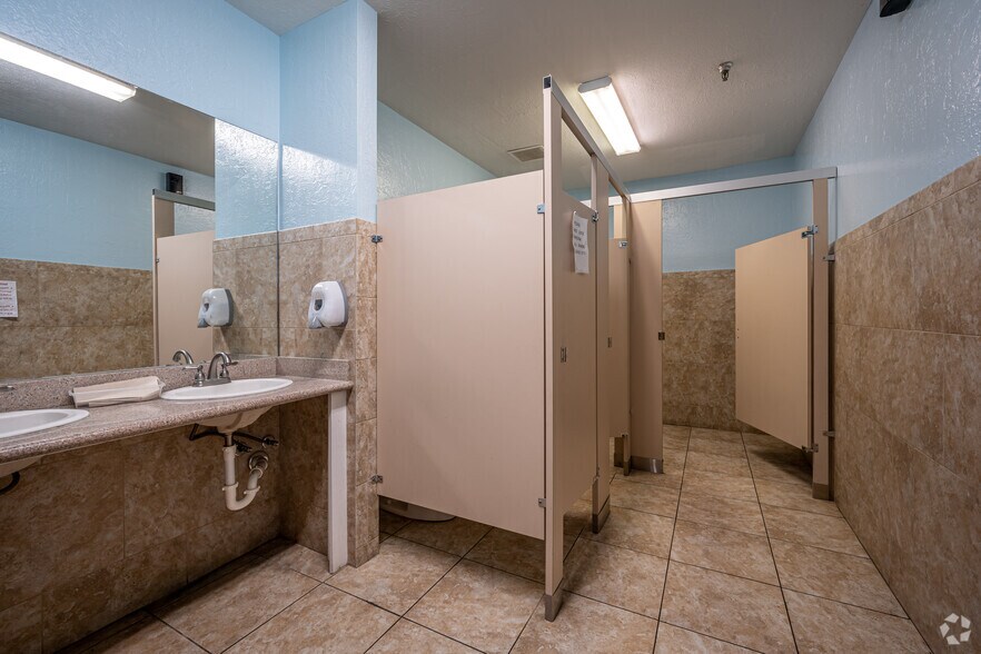 More Photos Of 2553-2555 Cordes Dr, Sugar Land Medical For Sale