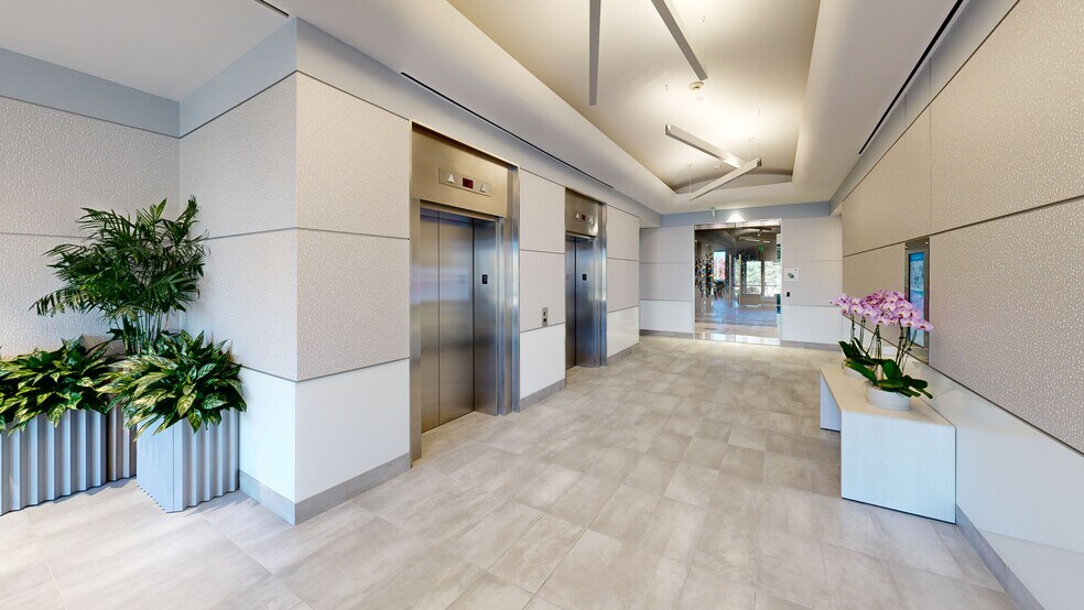 More Photos Of 9100 E Panorama Dr, Englewood Office For Lease