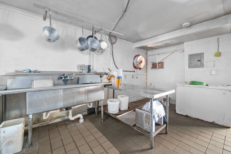 More Photos Of 1710 Second St, Pleasanton Restaurant For Sale