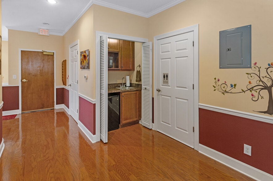 More Photos Of 815 John Harper Rd, Shepherdsville Office For Sale