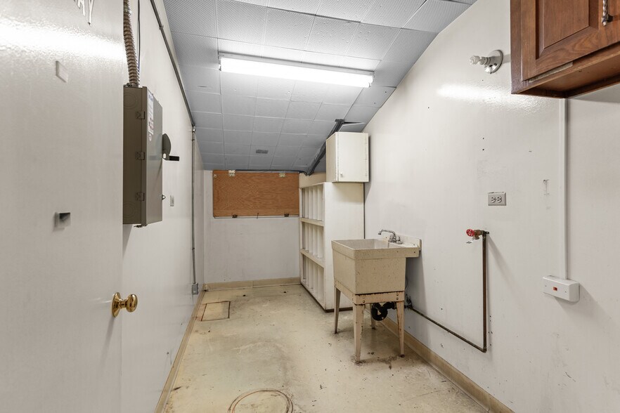 More Photos Of 1454 Tamarac St, Denver Flex For Sale