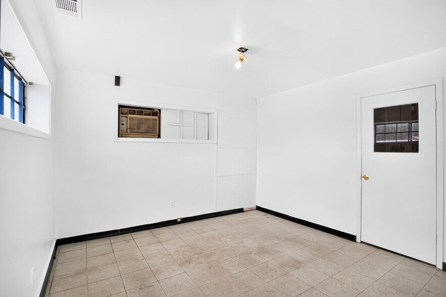 More Photos Of 903 Sayers St, Lufkin Warehouse For Sale