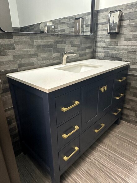 More Photos Of 40 Railroad Ave, Glen Head Flex For Lease