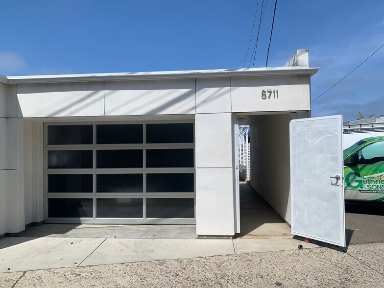 More Photos Of 5709-5713 La Jolla Blvd, La Jolla Storefront For Lease