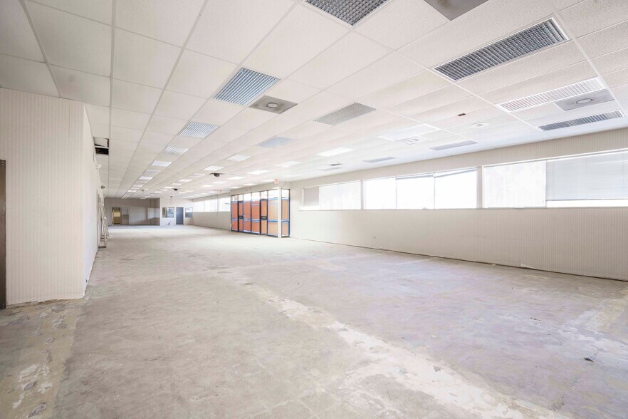 More Photos Of 1310 S Commerce St, Harlingen Office For Sale