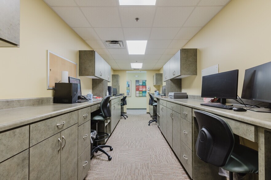 More Photos Of 619 Pointe North Blvd, Albany Medical For Lease