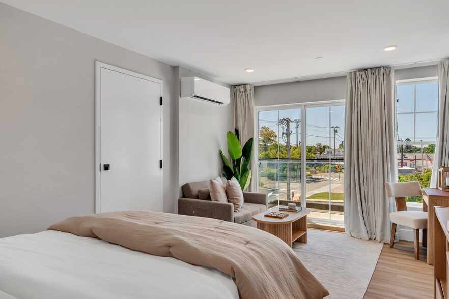 More Photos Of 32 Broadway Ave, Mystic Hotel For Sale