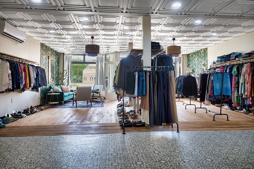 More Photos Of 5708 Grand Central Ave, Vienna Storefront Retail Residential For Sale