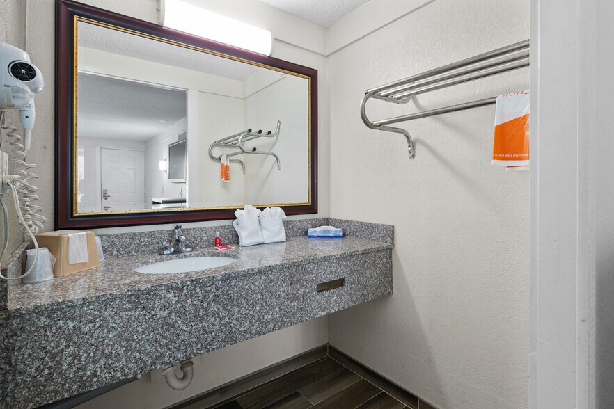 More Photos Of 1721 Broadcast St, Gastonia Hotel For Sale