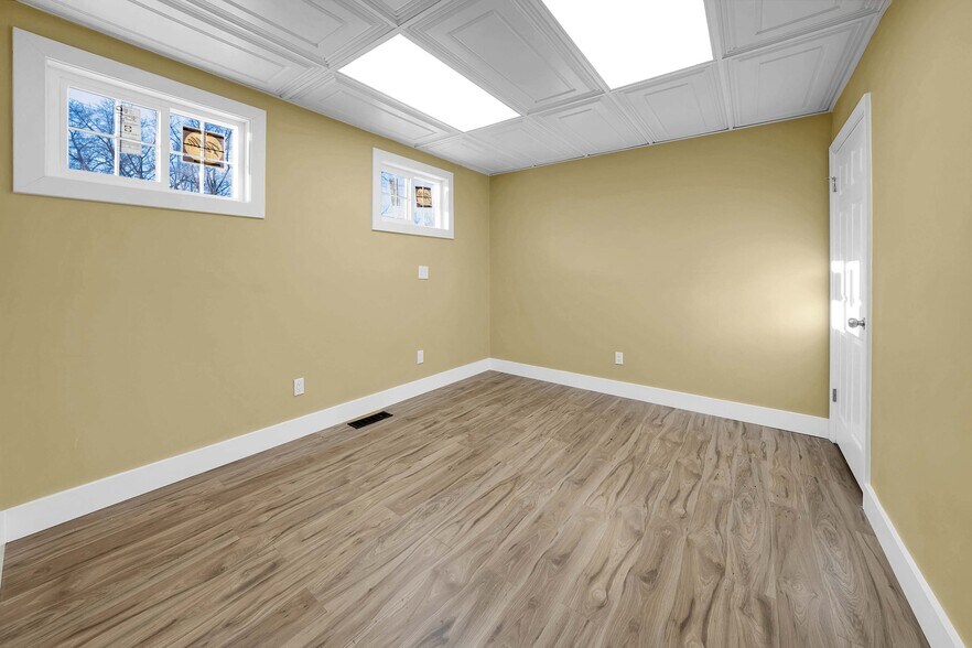 More Photos Of 1095 W Huron St, Waterford Medical For Sale