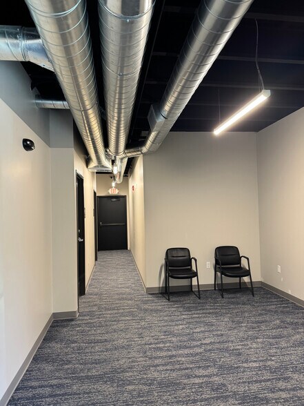 More Photos Of 202 E Historic Columbia River Hwy, Troutdale Storefront Retail Office For Lease