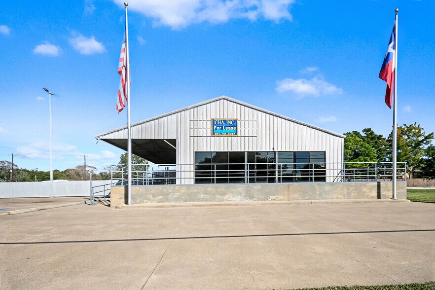 Primary Photo Of 110 N Walker St, Angleton Warehouse For Lease