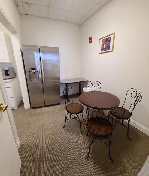 More Photos Of 7910 N Tamiami Trl, Sarasota Office For Lease