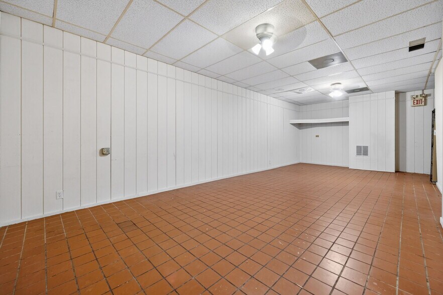 More Photos Of 4369 N Elston Ave, Chicago Specialty For Lease