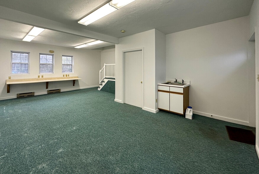 More Photos Of 130 High St, Upton Office For Lease