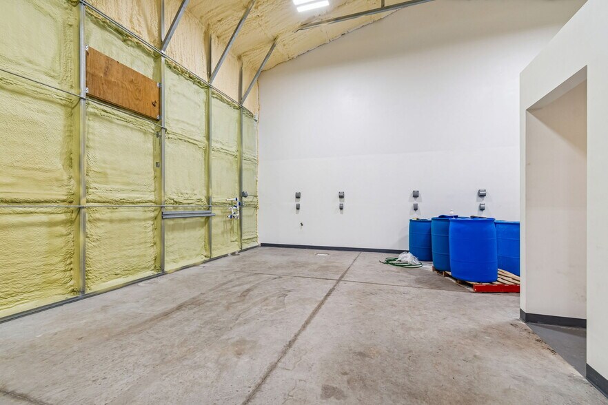More Photos Of 2820 N 34th St, Tampa Warehouse For Lease