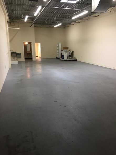 More Photos Of 11601 Pellicano Dr, El Paso Warehouse For Lease