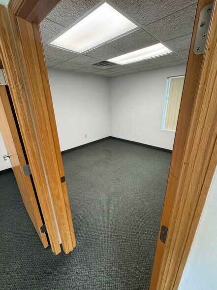 More Photos Of 5833 Pecan St, North Branch Office For Sale