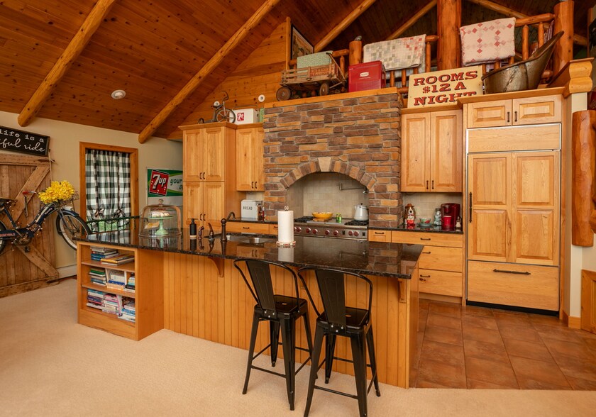 More Photos Of 1127 N Lakeshore Dr, Lake City Hotel For Sale