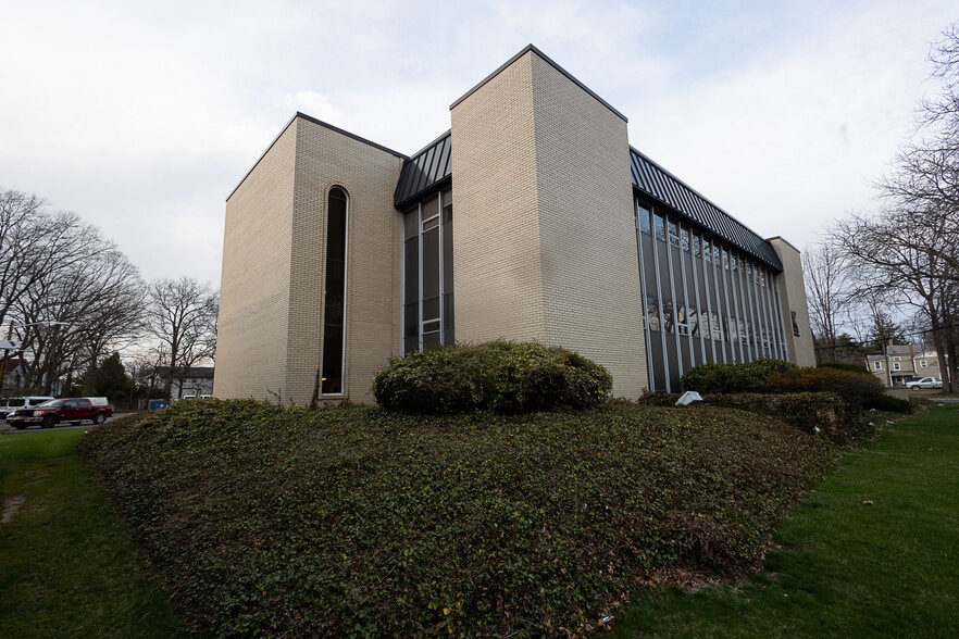 More Photos Of 1215 Livingston Ave, North Brunswick Office For Sale