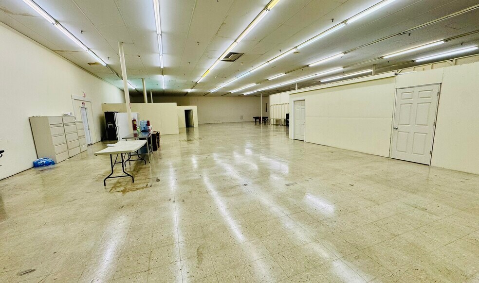 More Photos Of 3200 Roosevelt Blvd, Middletown Unknown For Lease