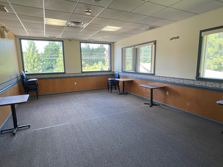 More Photos Of 732 Hamlin Hwy, Lake Ariel Restaurant For Sale