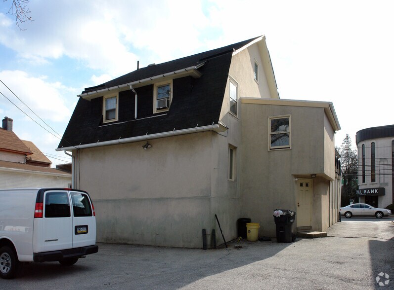 More Photos Of 733 Montgomery Ave, Narberth Freestanding For Lease