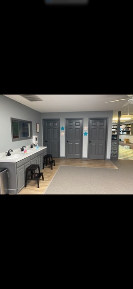 More Photos Of 108 N Ranson Rd, Greenwood Specialty For Sale