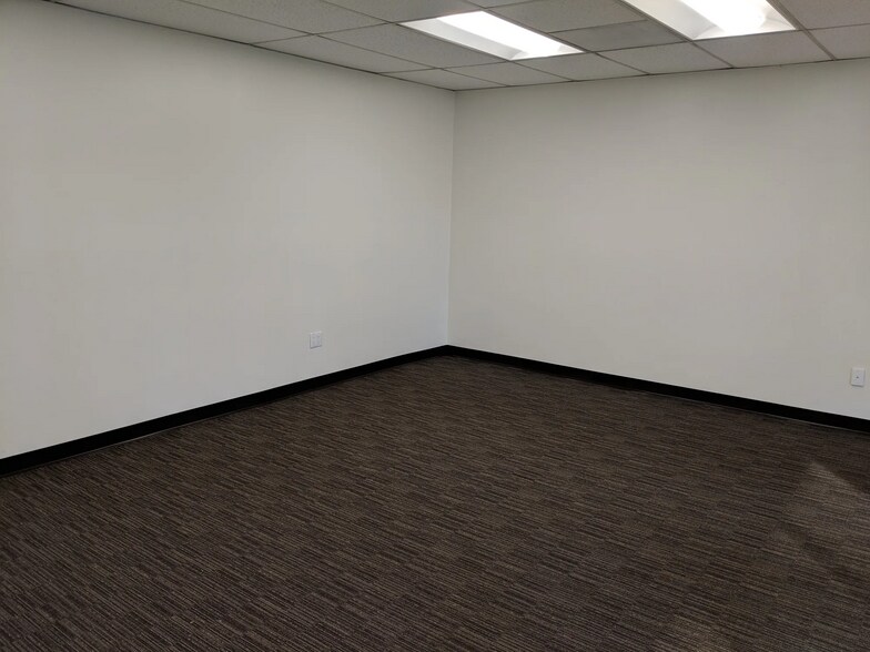 More Photos Of 1802 W 4th St, Tempe Manufacturing For Lease